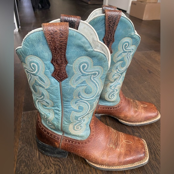 Ariat Leather Upper Boots - Picture 2 of 6